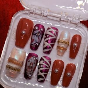 Stylish Nail Art Set with Pearls and Chains